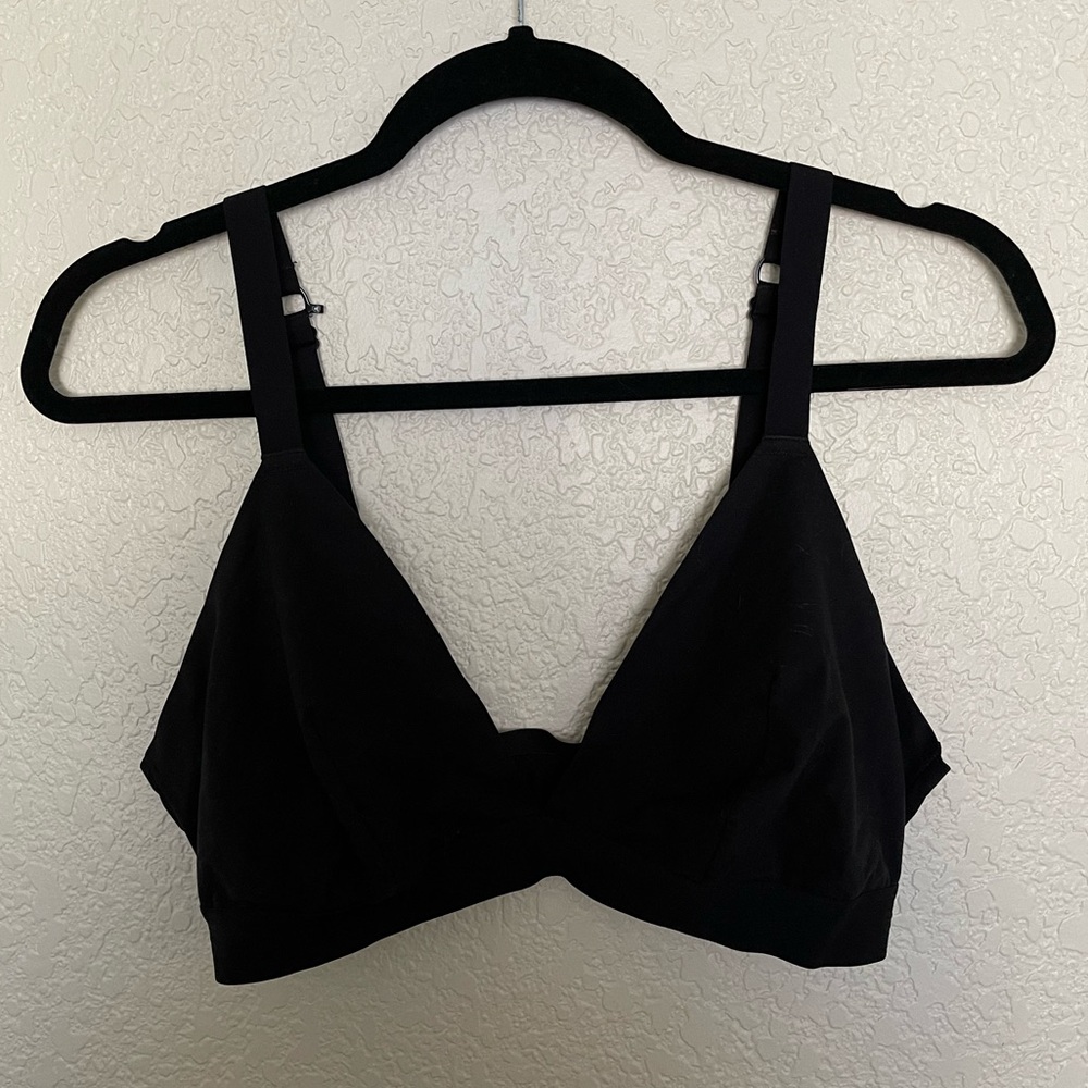 Black padless bralet